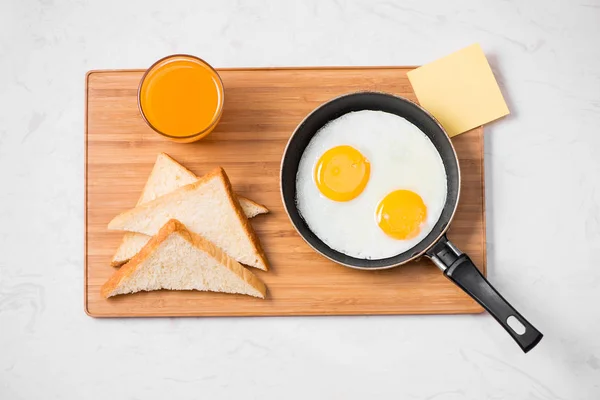 Fried eggs in pan — Stock Photo, Image