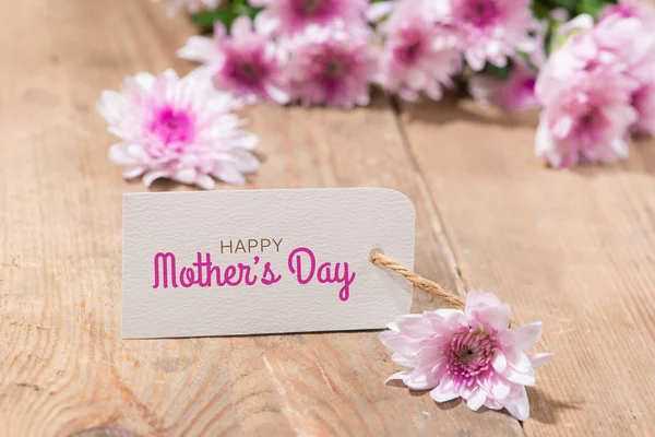 Tarjeta de día de las madres y flores rosadas — Foto de Stock