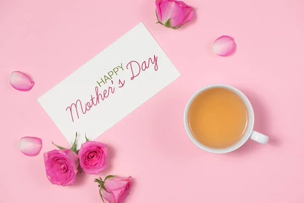 Feliz tarjeta del Día de las Madres y rosas — Foto de Stock