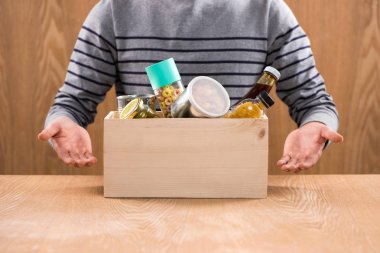  gıda maddeleri ile gönüllü holding kutu