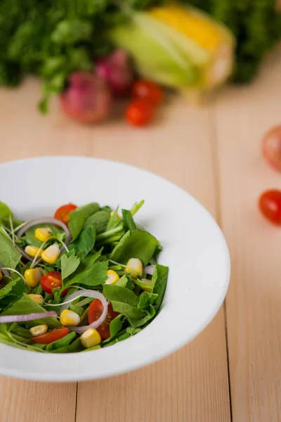 Salada de legumes frescos — Fotografia de Stock