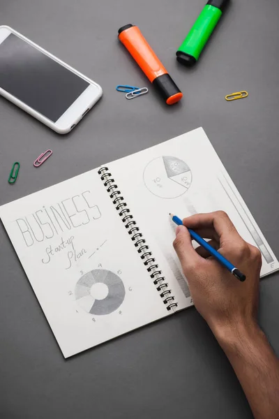 아이디어 스케치를 작성 하는 손 — 스톡 사진