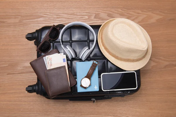 Öppna traveler's väska — Stockfoto