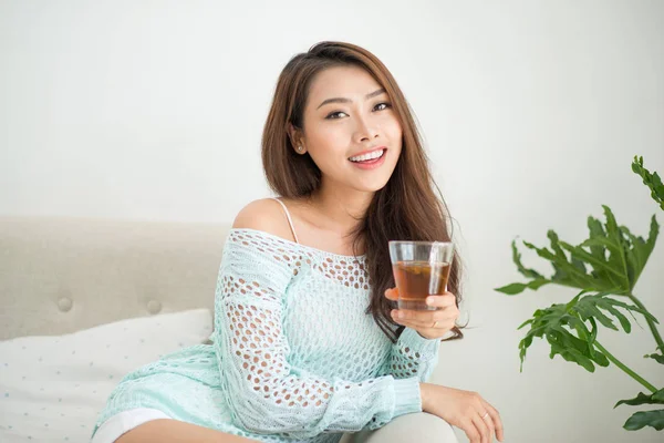Ázsiai nő teázás — Stock Fotó
