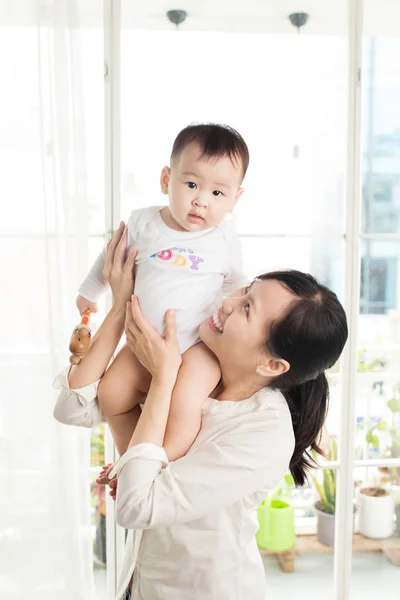 Mother and baby having fun — Stock Photo, Image