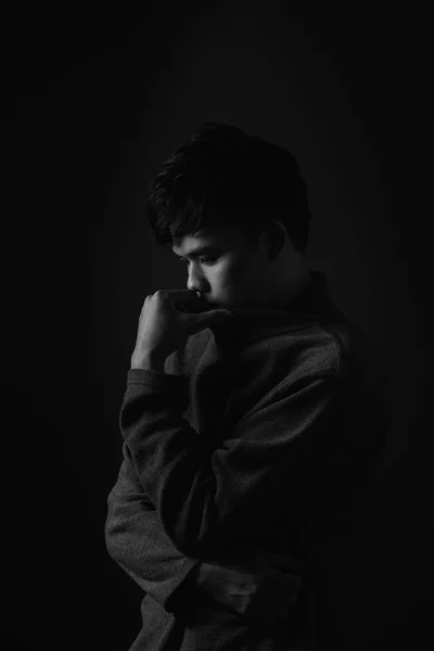 슬픈 젊은 아시아 남자 — 스톡 사진