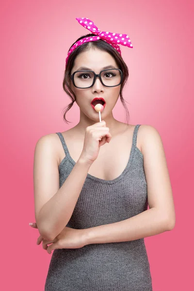 Woman eating lollipop — Stock Photo, Image