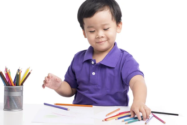 Pequeno menino desenho com lápis — Fotografia de Stock