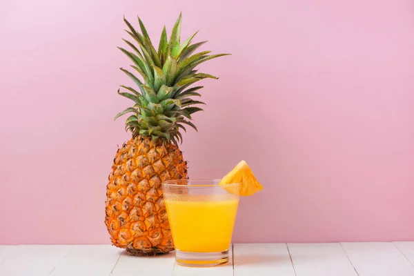 Bardak ananas suyu — Stok fotoğraf