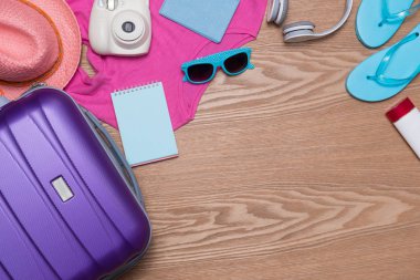 Giysi ile açık çanta