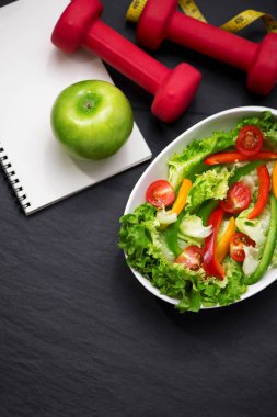 sağlıklı taze salata.