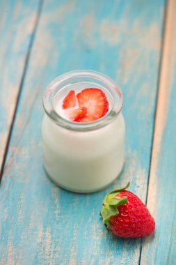 Çilek ve yoğurt Kahvaltı