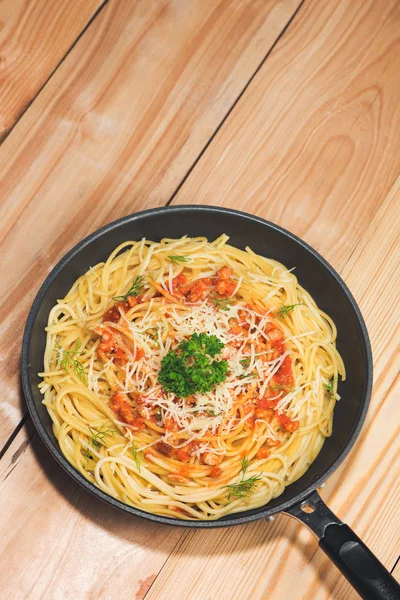 Spaghettis à la sauce tomate et viande — Photo