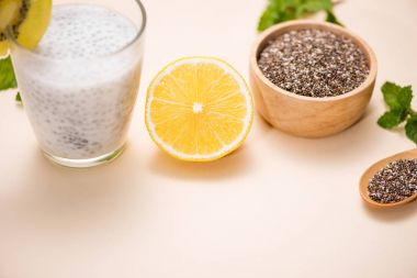 Chia puding cam ile sağlıklı kahvaltı