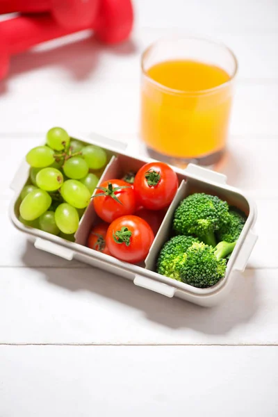 Caja de Bento con diferentes alimentos —  Fotos de Stock