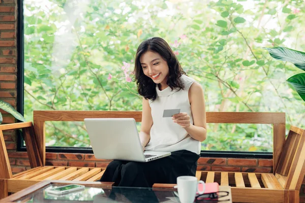 Confident young asian woman — Stock Photo, Image