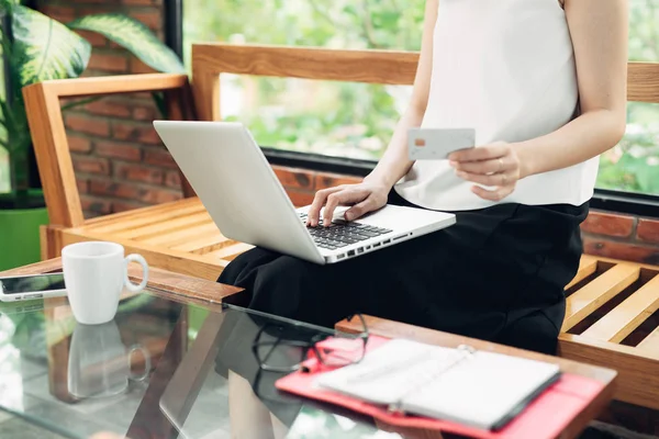 Confident young asian woman — Stock Photo, Image