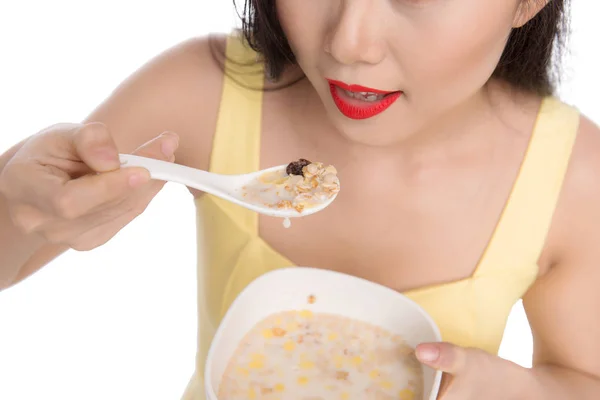 Γυναίκα τρώει μπολ δημητριακών — Φωτογραφία Αρχείου