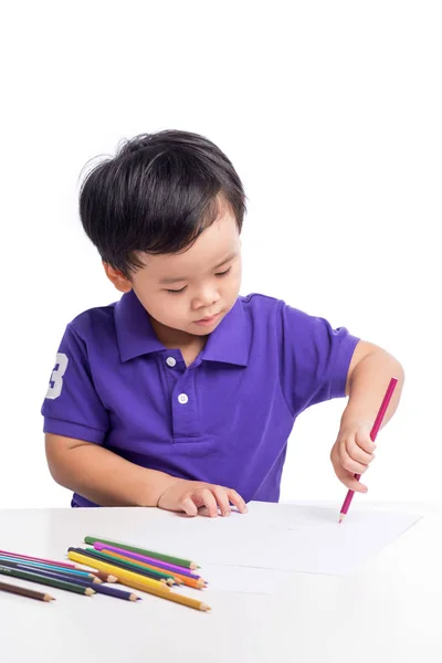 Liten pojke ritning med pennor — Stockfoto