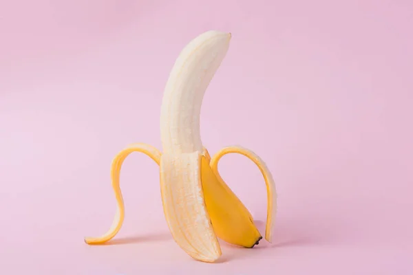 Plátano fresco pelado —  Fotos de Stock