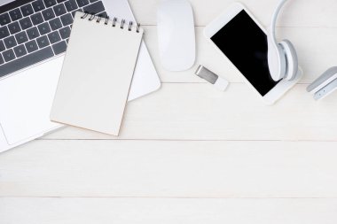 Not Defteri, bilgisayar kulaklıklar ile