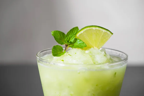 Cocktail juice with lime — Stock Photo, Image