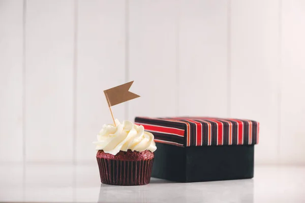 Cupcake en geschenk doos — Stockfoto