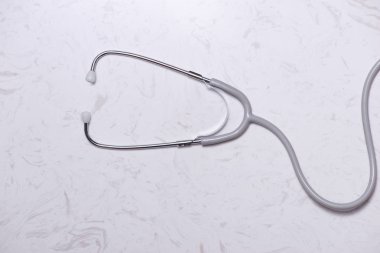 Tıbbi kavramı. Masada stetoskop.