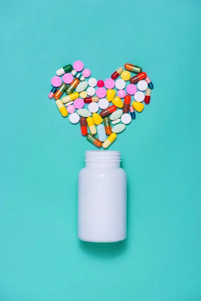 Píldoras de color con botella — Foto de Stock