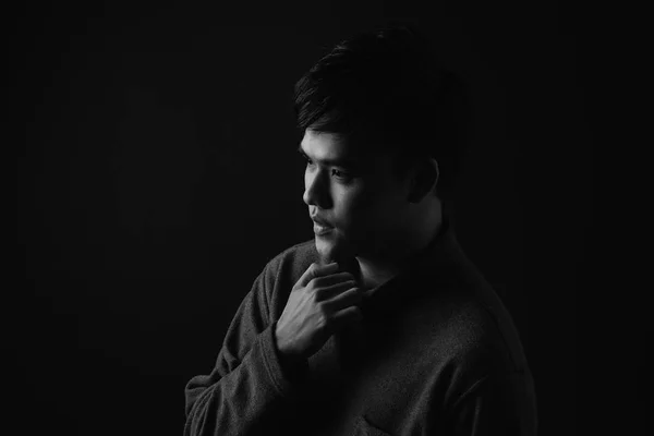 Szomorú fiatal ázsiai férfi — Stock Fotó