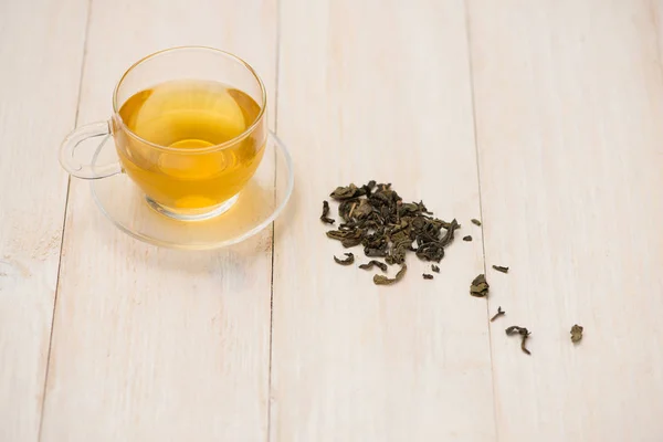 Té negro en taza de vidrio — Foto de Stock