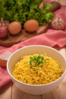 Hazır erişteler kasede 