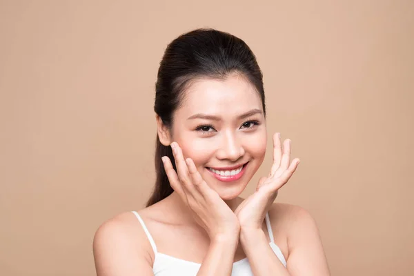 きれいな完璧な肌を持つアジア女性 — ストック写真