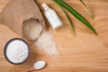 Yasemin beyaz pirinç çuval içinde 