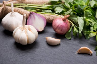 soğan ve sarımsak ampuller