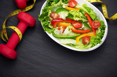 sağlıklı taze salata.