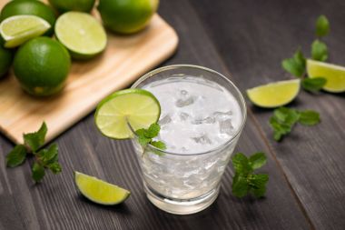 Limonlu taze kokteyl