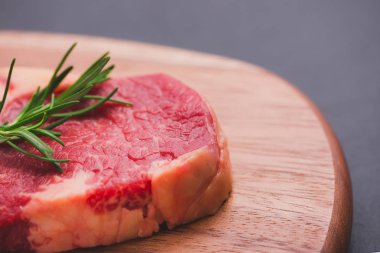 çiğ et kesme tahtası