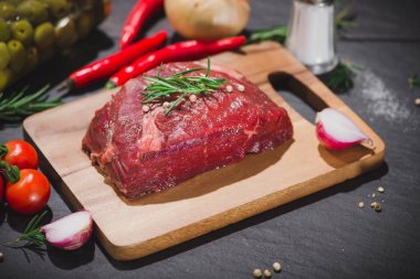 çiğ et kesme tahtası