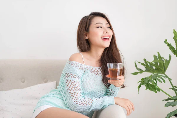 Ázsiai nő teázás — Stock Fotó