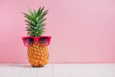 komik ananas güneş gözlüğü 