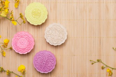 Geleneksel mooncakes boşaltmak tablo.