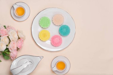 Kar cilt mooncake tatlı rengi. Geleneksel sonbahar festiv orta