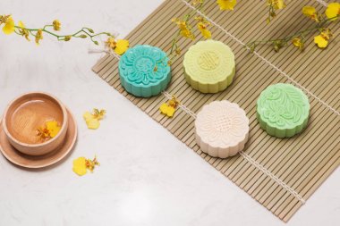 Kar cilt mooncake tatlı rengi. Geleneksel sonbahar festiv orta