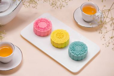 Kar cilt mooncake tatlı rengi. Geleneksel sonbahar festiv orta
