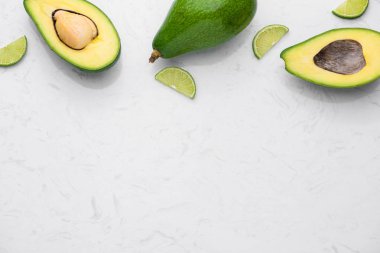 Taze avokado dilimleri