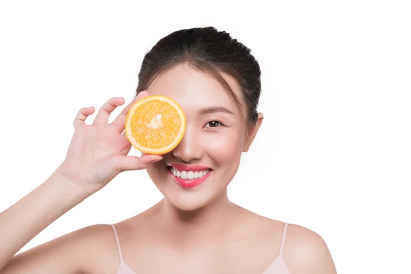 Nő, narancs szelet — Stock Fotó