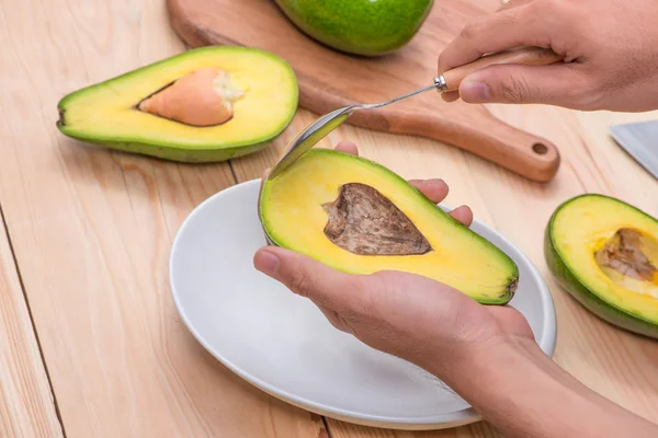 Verse biologische avocado — Stockfoto