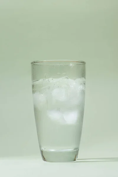Cold drinking water — Stock Photo, Image