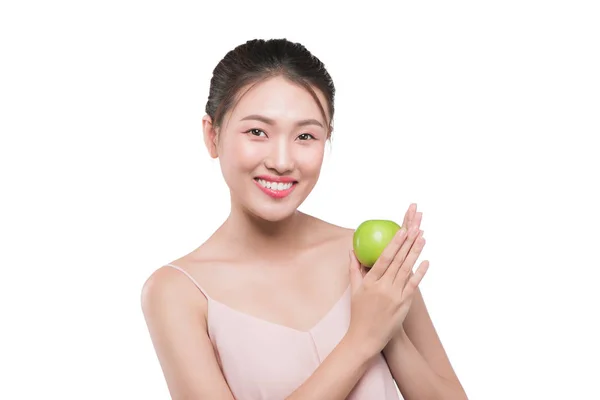 Mujer joven mostrando beneficio de manzana — Foto de Stock